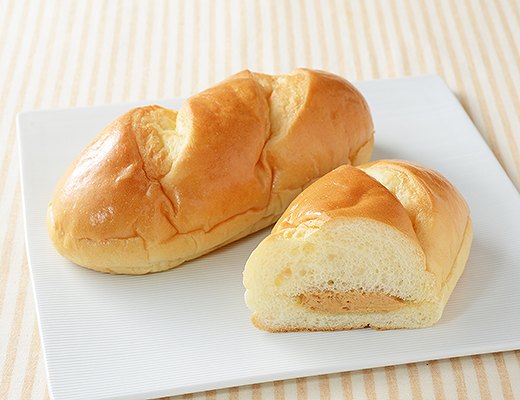 ふんわりコッペ　粒ピーナッツ