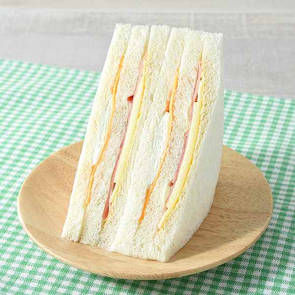 3種チーズとハムのサンド