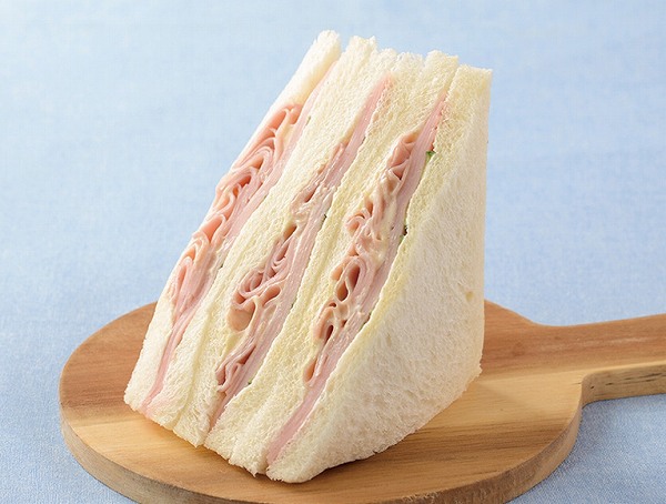 盛りすぎ！　ハムサンド