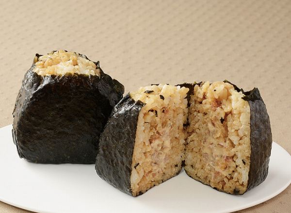 盛りすぎ！　チャーシューマヨネーズおにぎり