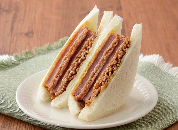 盛りすぎ！　ハムカツサンド