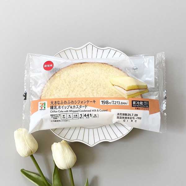 大きなふわふわシフォンケーキ　練乳ホイップ＆カスタード