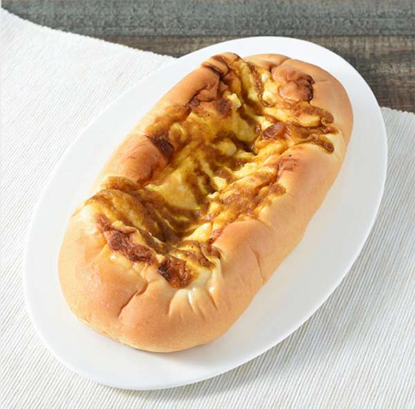 でっかいカレーたまごパン