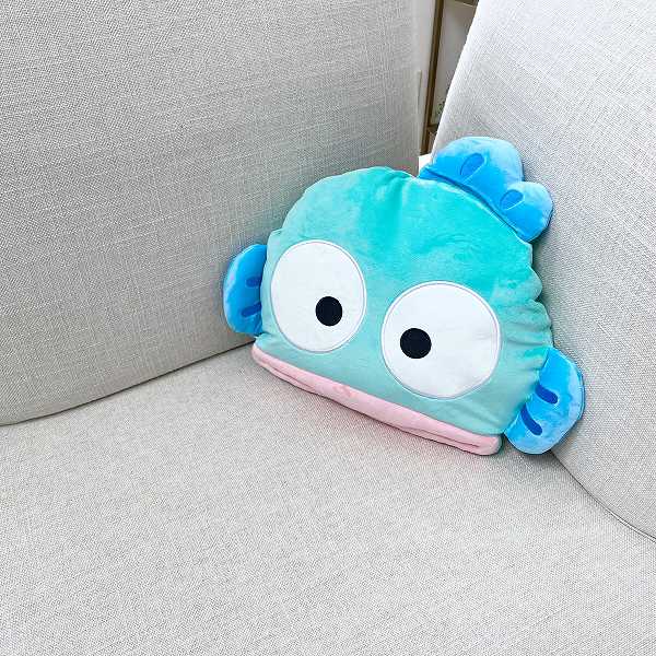 まんまるおめめとピンクの大きな口