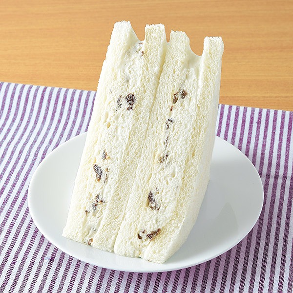 ラムレーズンホイップサンド