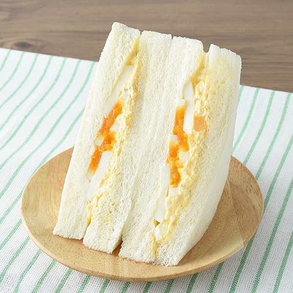 大きなサンドイッチ　たまごづくし