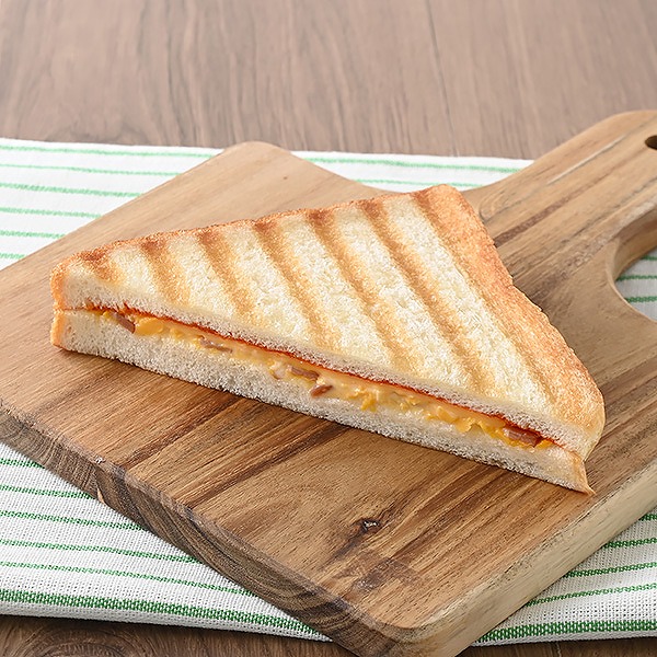 ホットサンド(ベーコン&スクランブルエッグ)