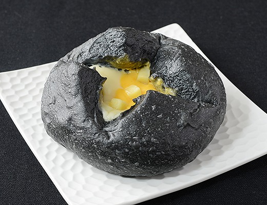 とろ〜りチーズのブラックパン