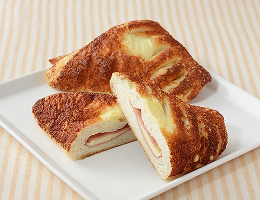 熟成チーズのハムデニッシュ