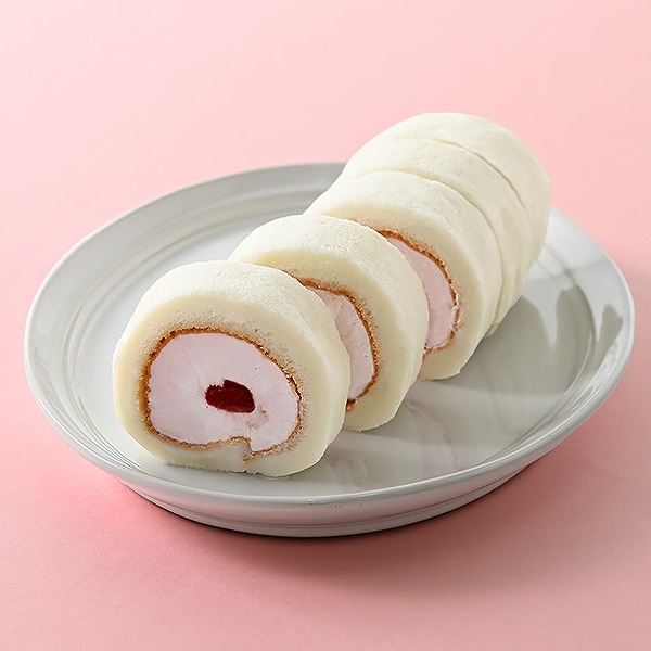 もっちりクリームロール(いちごソース入り)