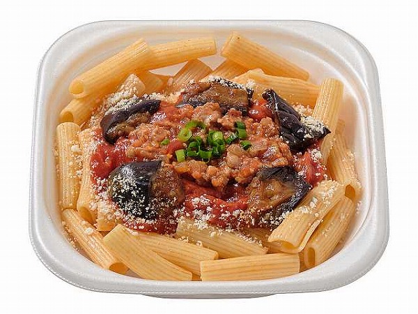 ナスと挽肉のピリ辛トマト　リガトーニ使用