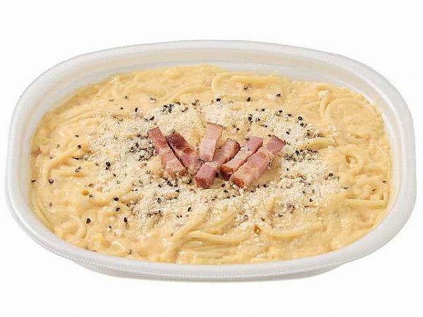 なめらかソースの大盛カルボナーラ