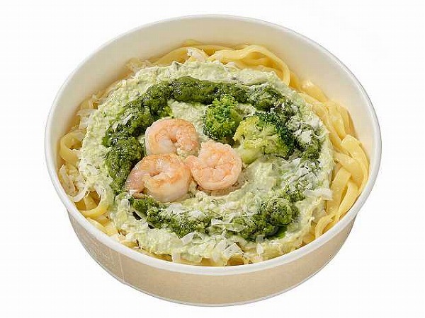 生パスタ　海老とバジルクリーム