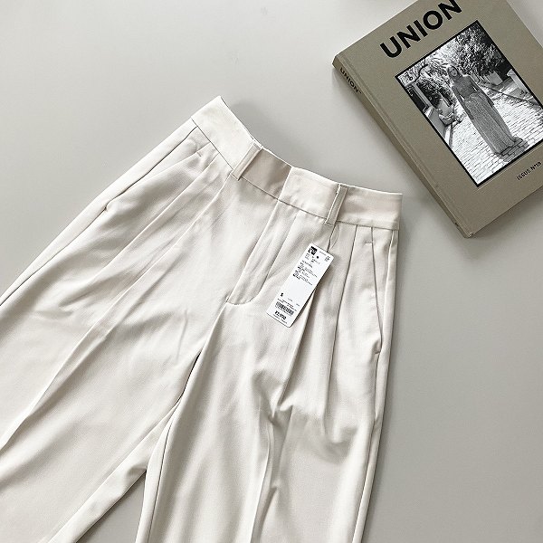 タックワイドパンツ