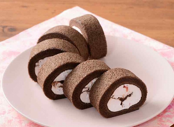 Uchi Café パリっとしたチョコのもち食感ロール(いちごクリーム)