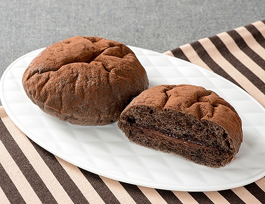 もっちりとした黒いチョコパン