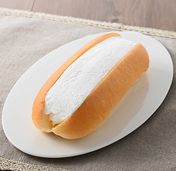 生コッペパン(たっぷりミルクホイップ)