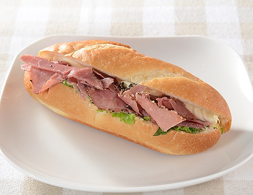ROLLサンド パストラミビーフとチーズ