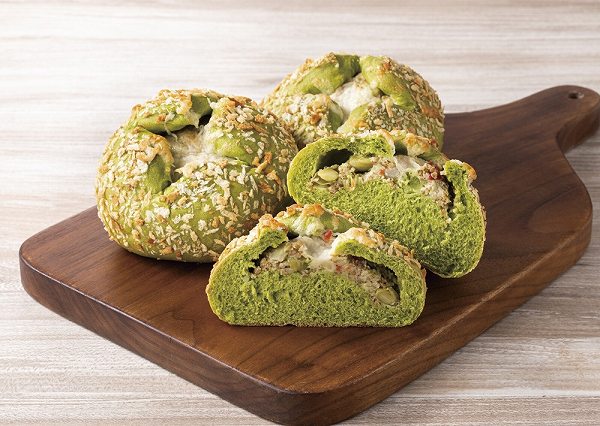 白ゴマと豆のポテトサラダ～ほうれん草パン～