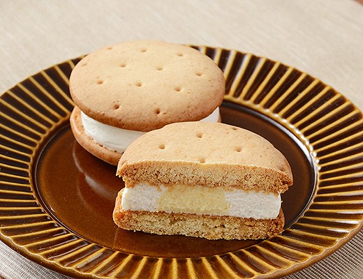 しっとりビスケットサンド　レアチーズ