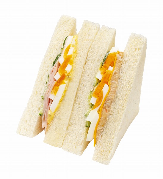 大きなサンドイッチ　人気具材の彩りミックス