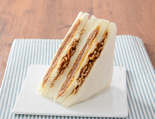 ハムカツ焼そばサンド