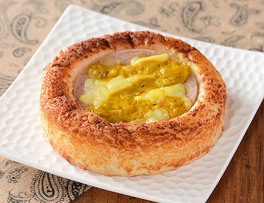 チーズとカレーのボロニアソーセージパン