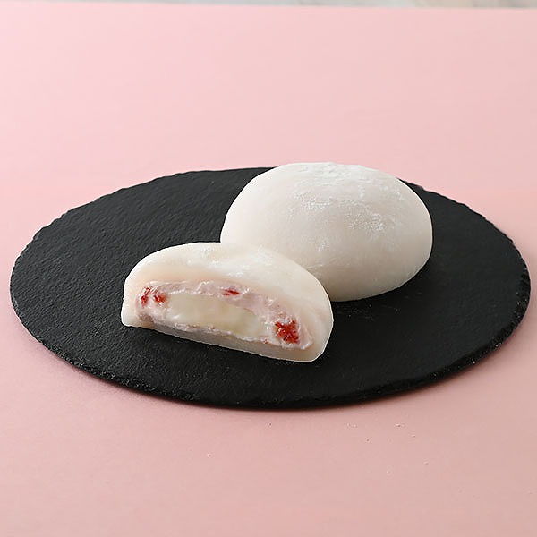 大きなふわもち生大福（いちごホイップ&練乳）