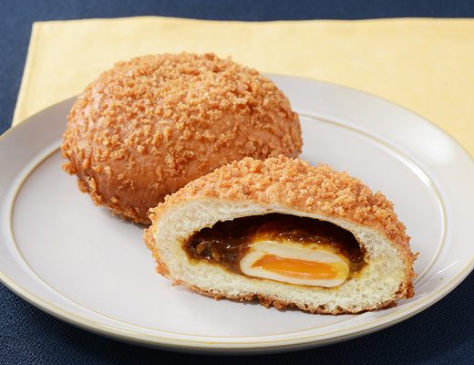 とろ〜り月見カレーパン
