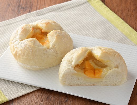 とろ〜りチーズの白いパン